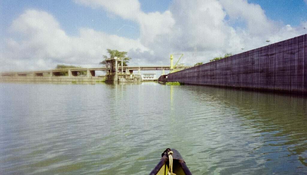 1999-06-21 Dia 017 - 0003 - Eclusagem na Barragem de Ibitinga