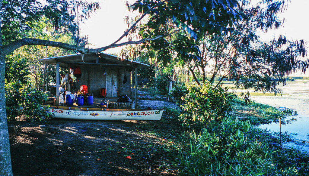 1999-06-24 Dia 020 - 0058 - Rancho em Ilha do Pântano